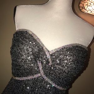 👗STRAPLESS SLIVER SPARKLY DIAMOND EVENING GOWN